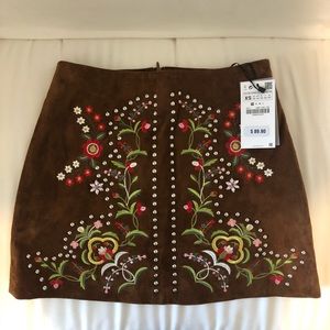 NWT Zara embroidered floral suede mini skirt